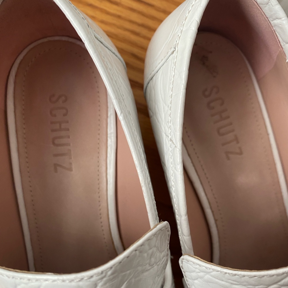 SHUTZ Emelie Pointed Toe Loafer in White Croc Embossed Leather SZ 7.5B - Picture 9 of 15